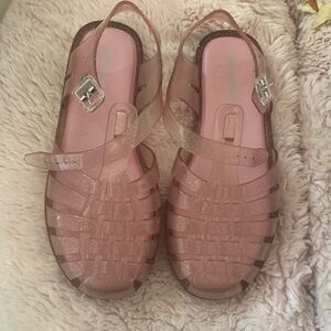 Pink sandal. Hardly worn. Great condition